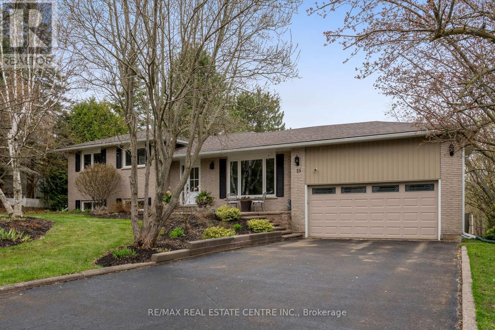 Property at 25 ERIN HEIGHTS DRIVE image 4