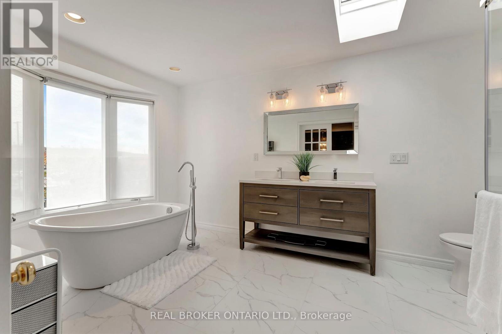 14 Federal Street, Hamilton (Riverdale), Ontario  L8E 0H3 - Photo 20 - X12127338