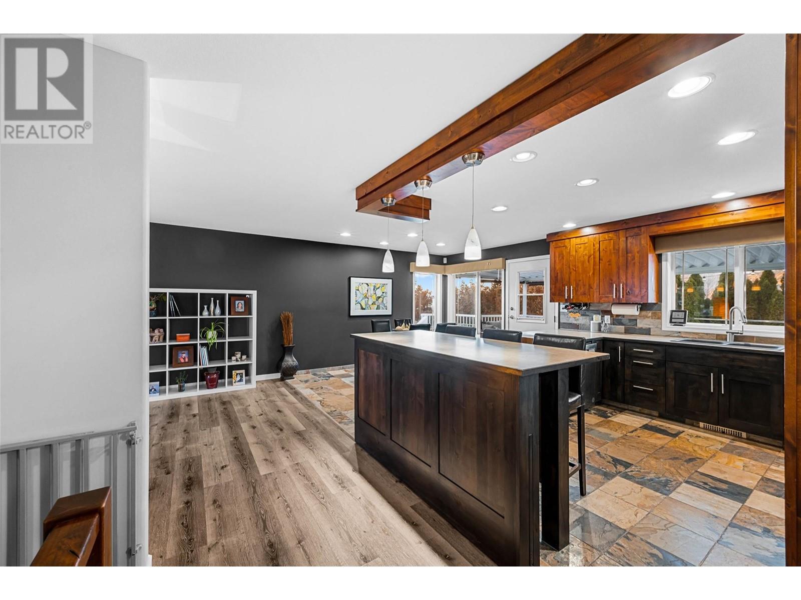 2506 Nechako Drive, Kamloops, British Columbia  V2E 2C9 - Photo 3 - 10346570