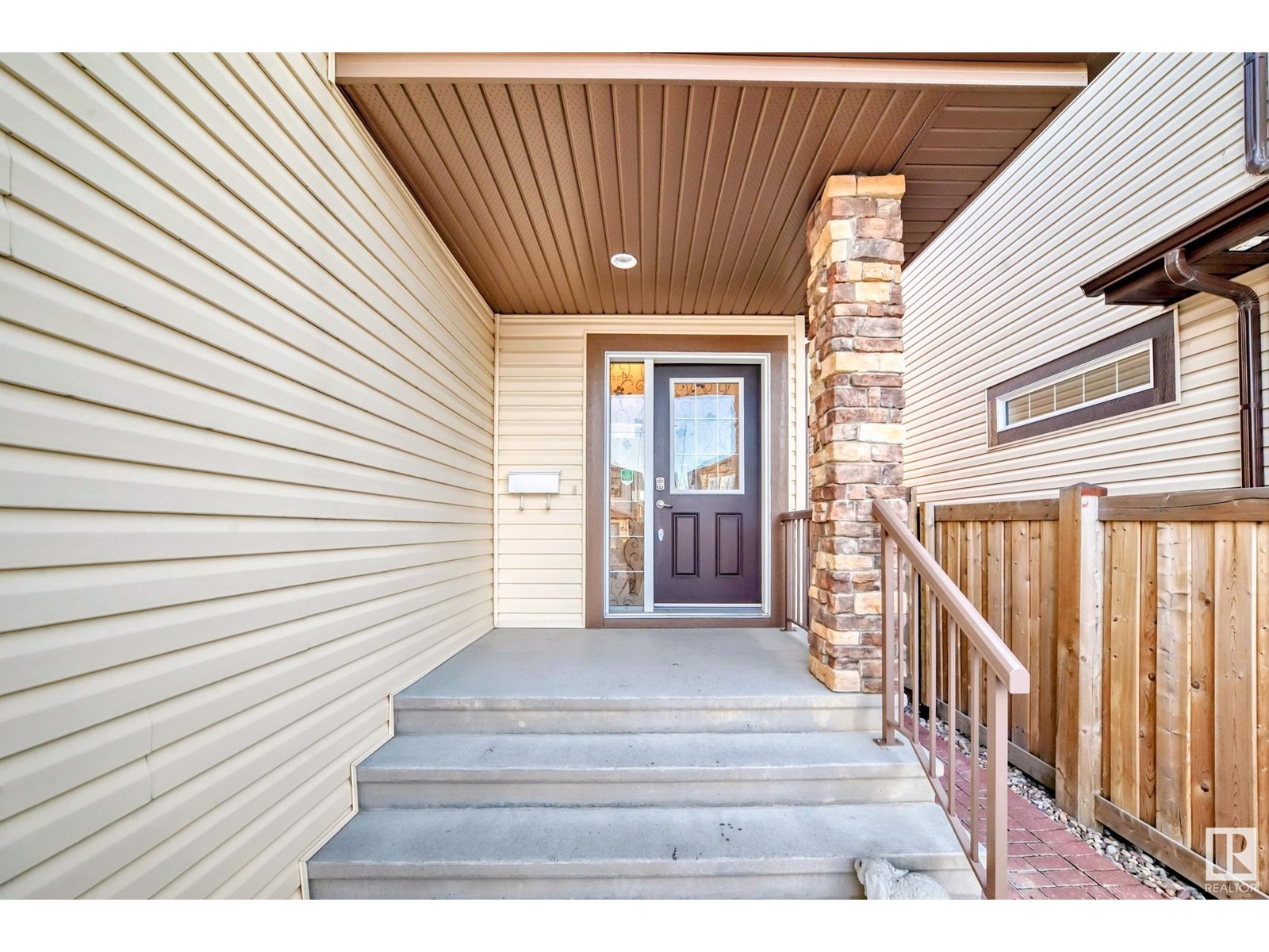 Property at 13815 142 AV NW image 3