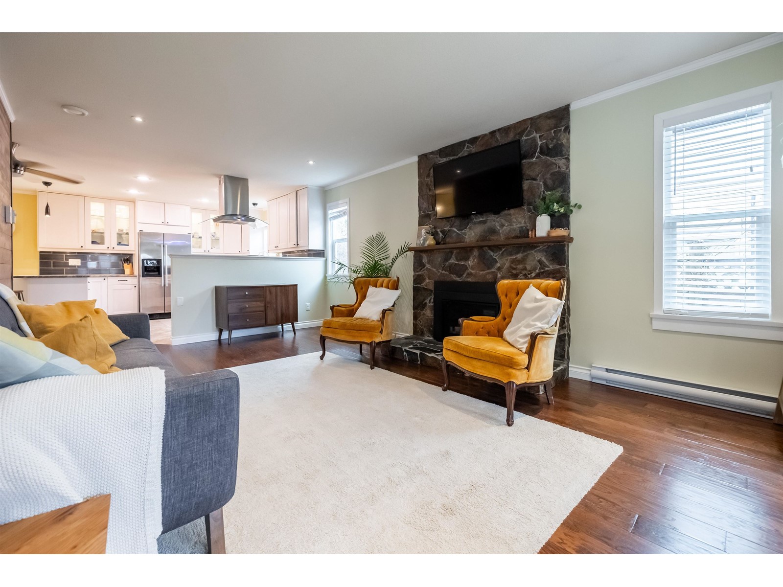 Property at 21565 94A AVENUE image 4