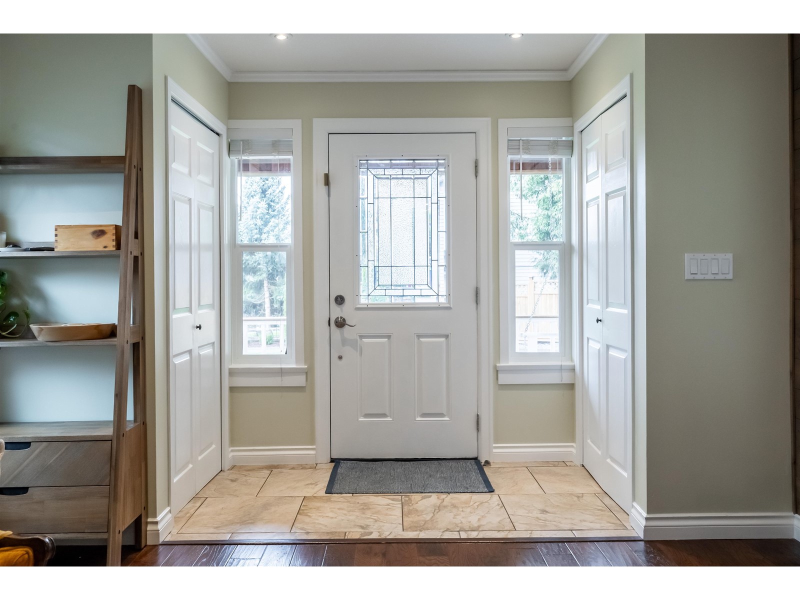 Property at 21565 94A AVENUE image 2