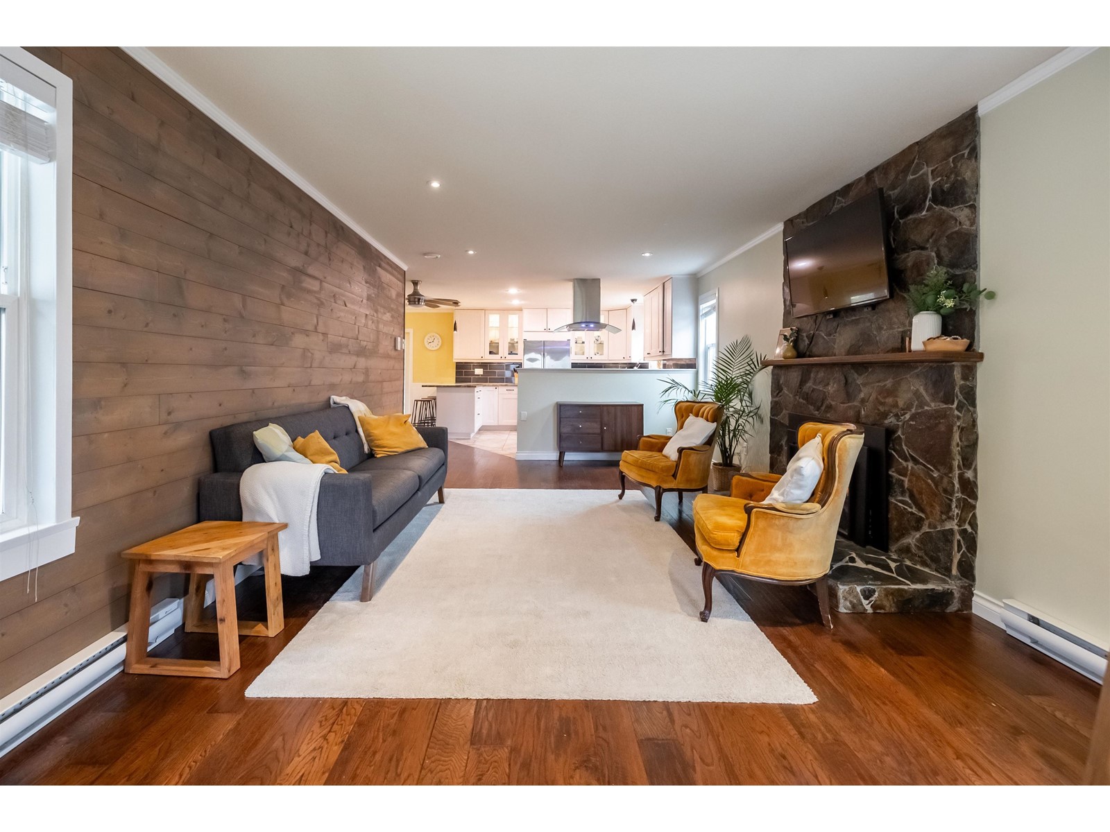 Property at 21565 94A AVENUE image 3