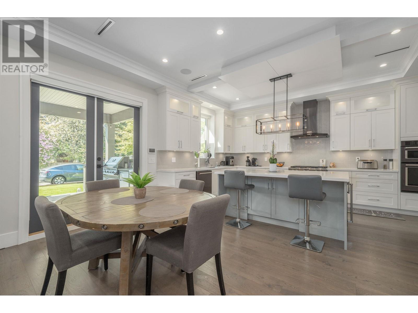 Property at 656 LINTON STREET image 2