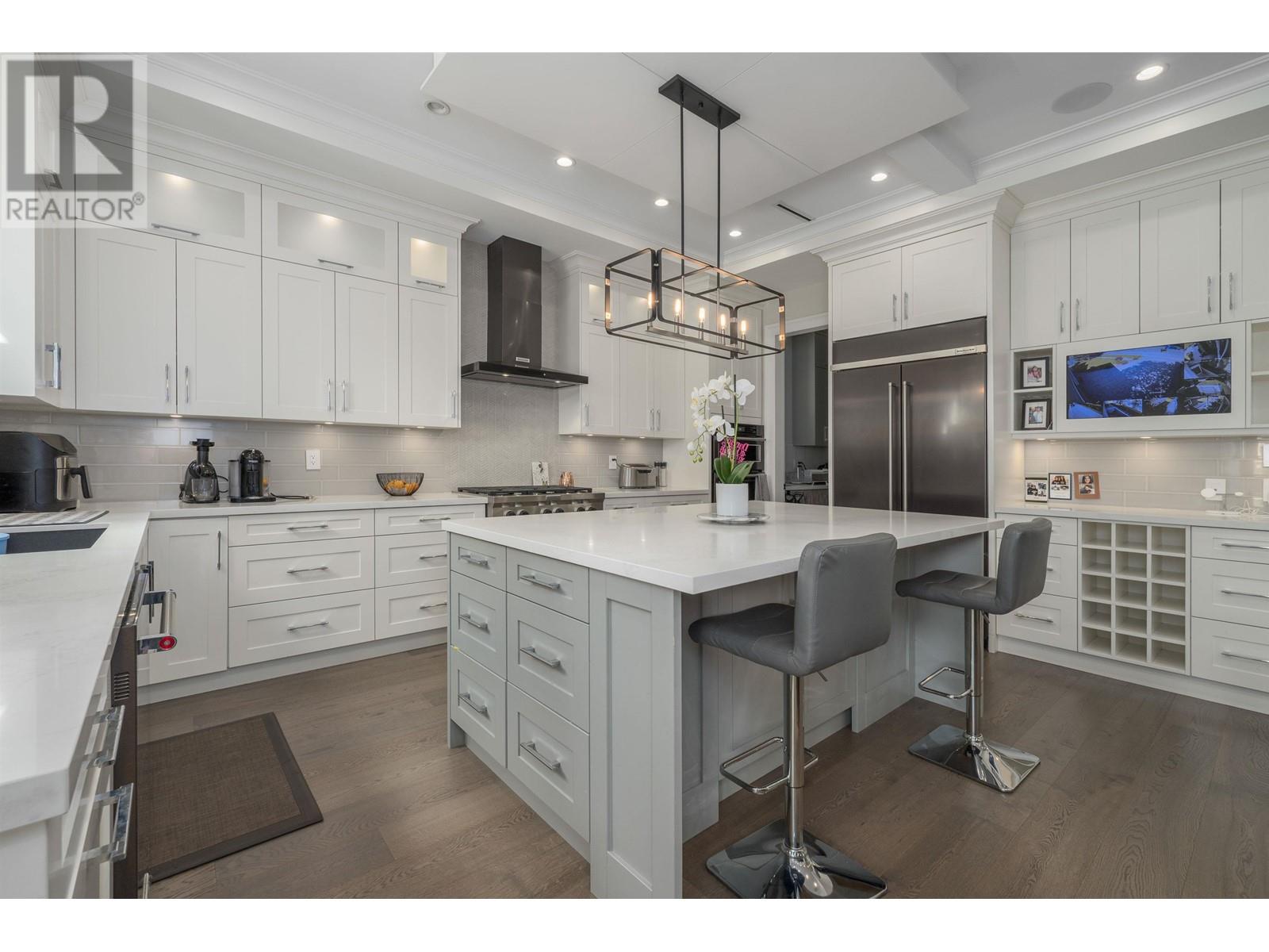 Property at 656 LINTON STREET image 4