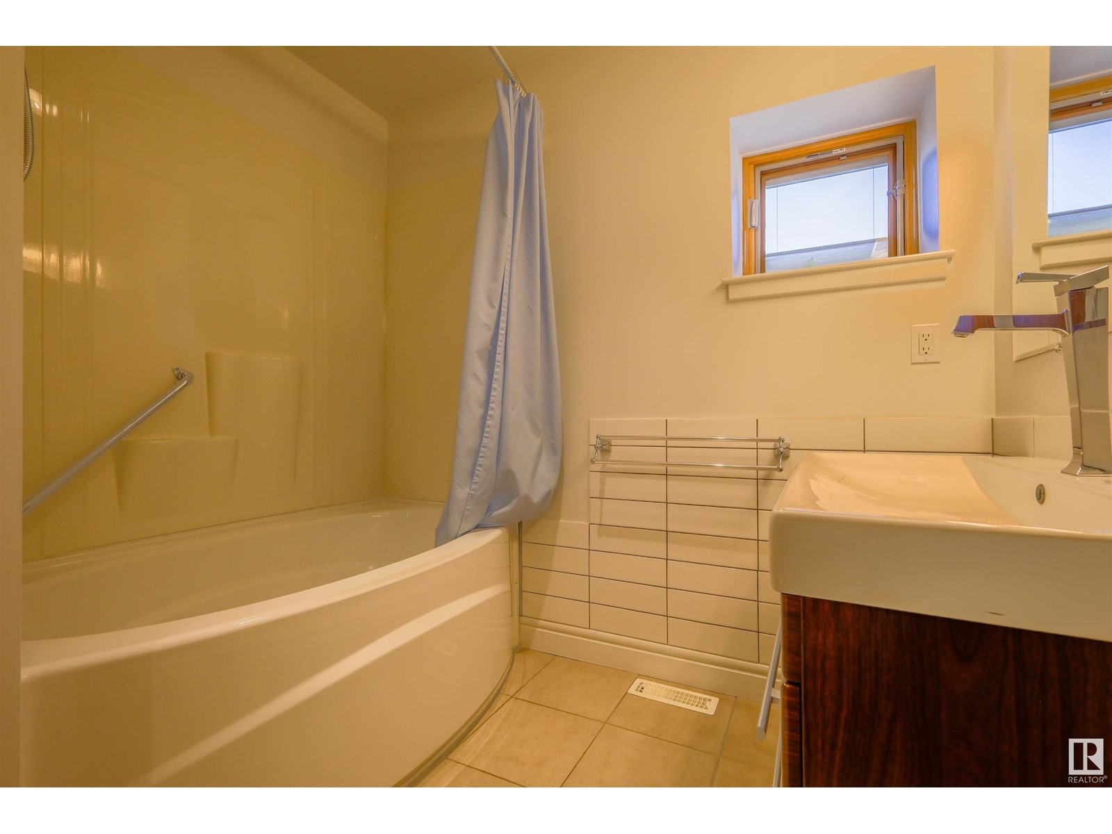 Property at 11528 72 AV NW image 1