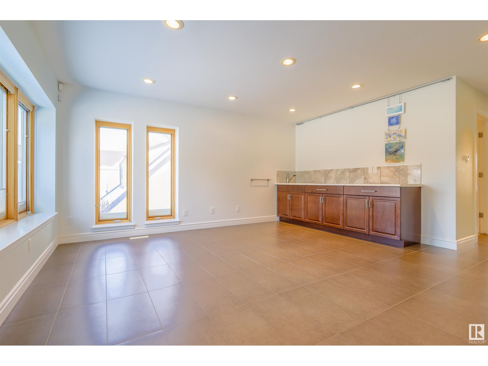 Property at 11528 72 AV NW image 3