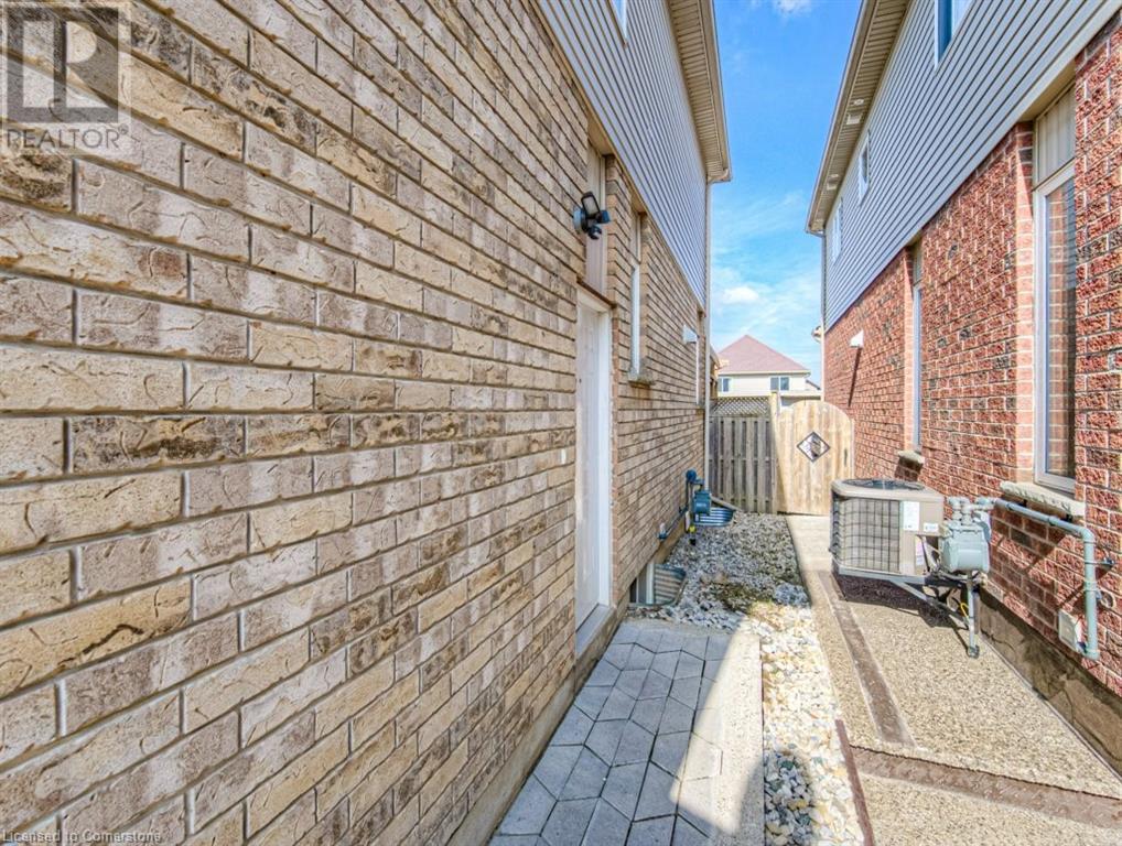 Property at 950 PEBBLECREEK Court image 4