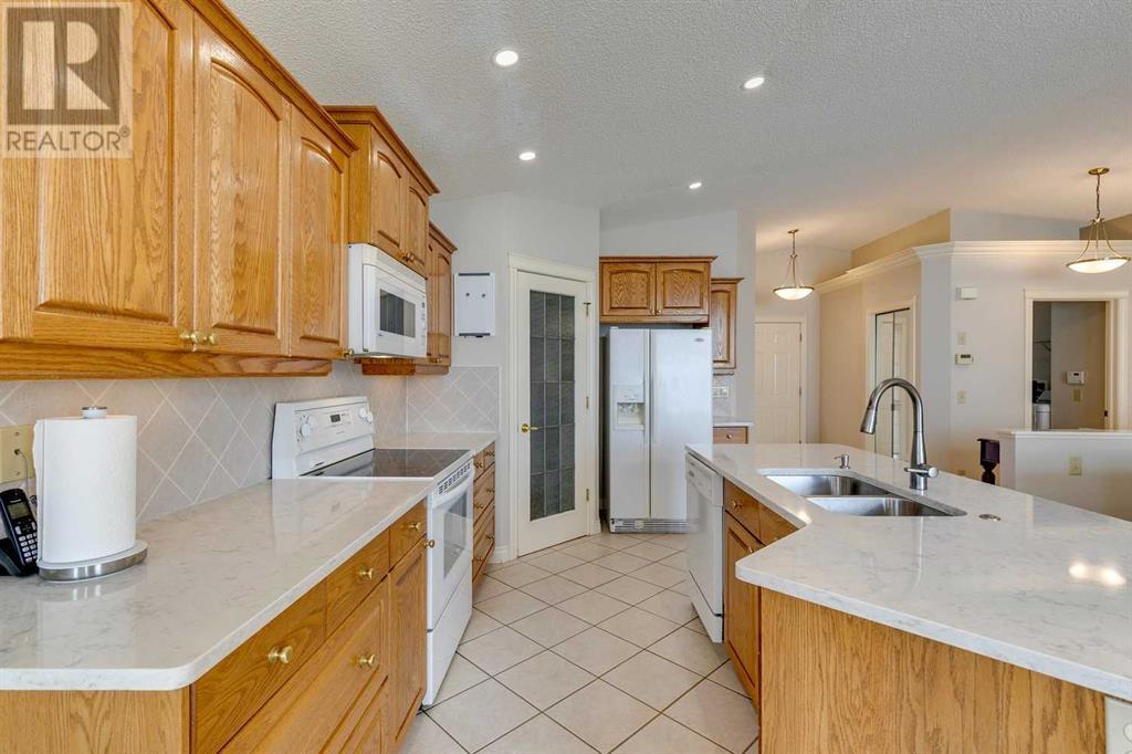 111 Cove Crescent, Chestermere, Alberta  T1X 1J5 - Photo 11 - A2215573