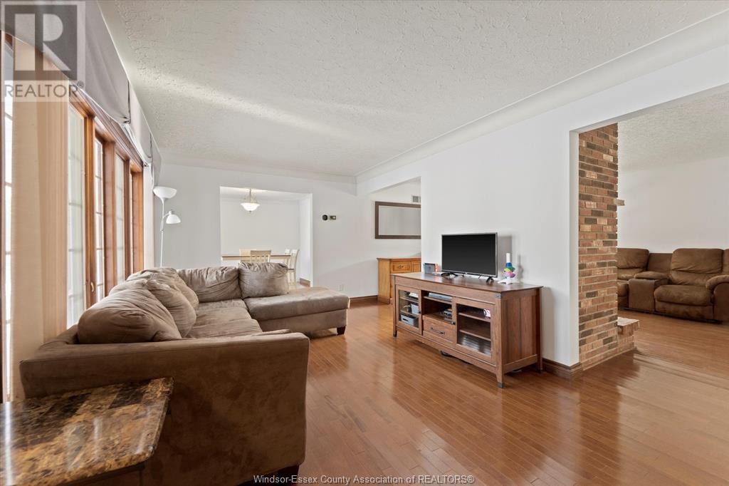 Property at 736 TALBOT ROAD East image 5