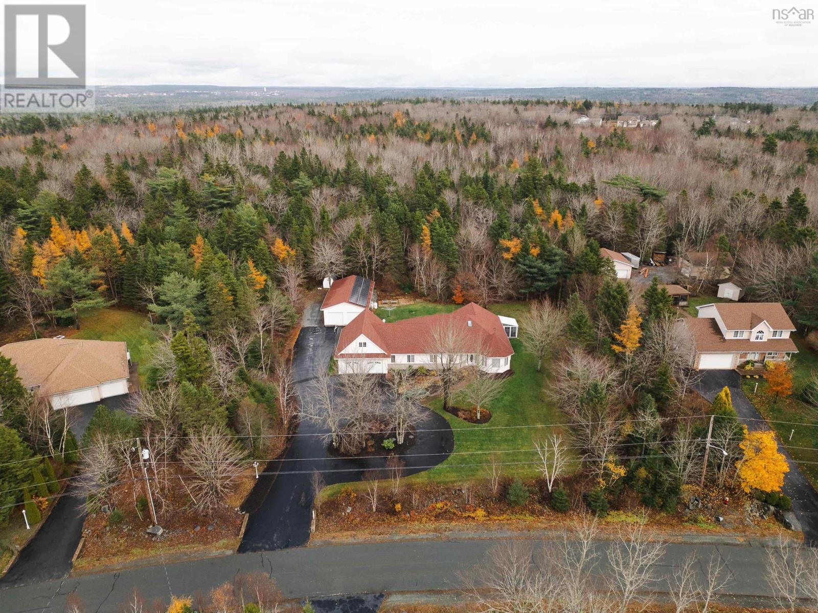 Property at 137 Lochmoor Lane image 2