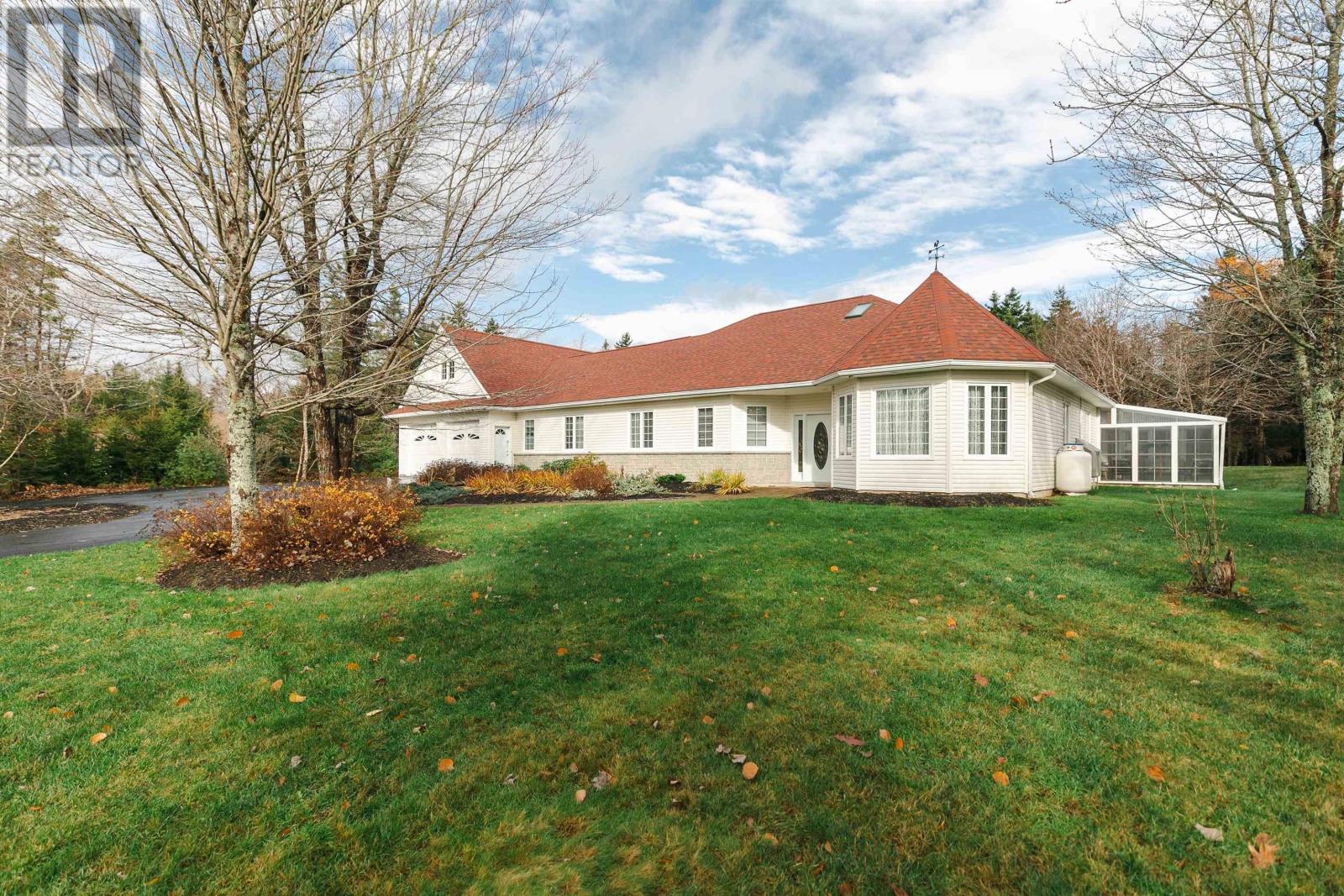 Property at 137 Lochmoor Lane image 3