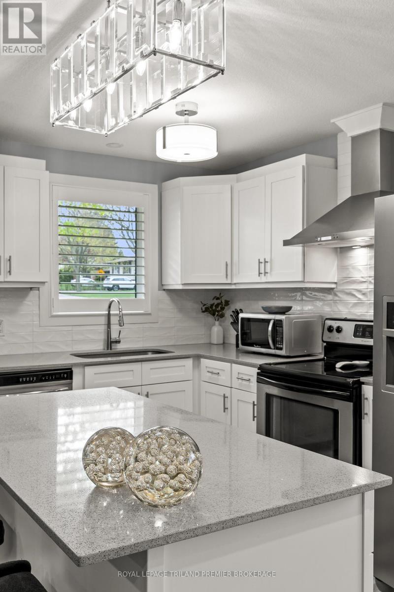 251 Highview Crescent, London South, Ontario  N6J 4E1 - Photo 11 - X12127664