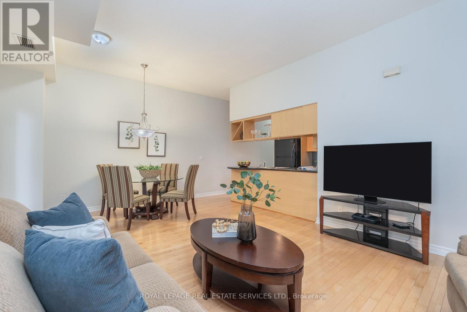 104 - 320 City Centre Drive, Mississauga (City Centre), Ontario  L5B 4P8 - Photo 11 - W12127097