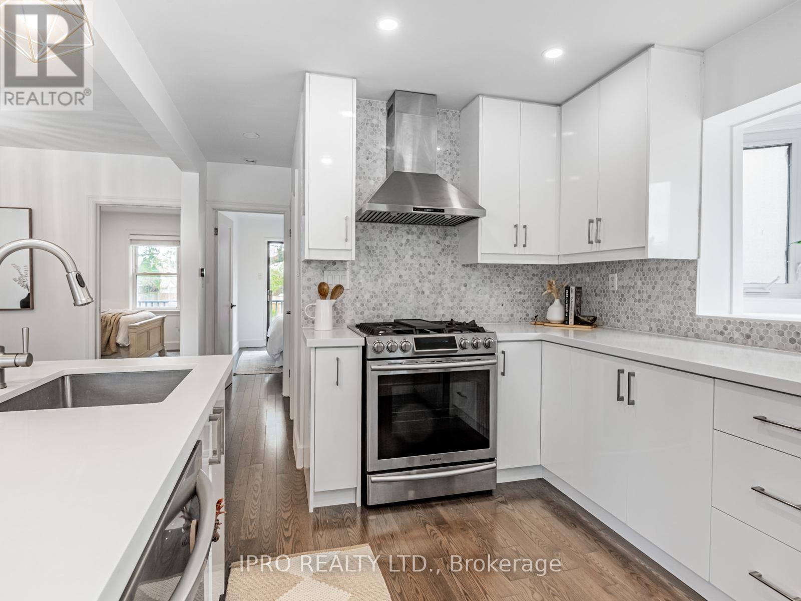 21 Galbraith Avenue, Toronto (O'connor-Parkview), Ontario  M4B 2B4 - Photo 10 - E12127544