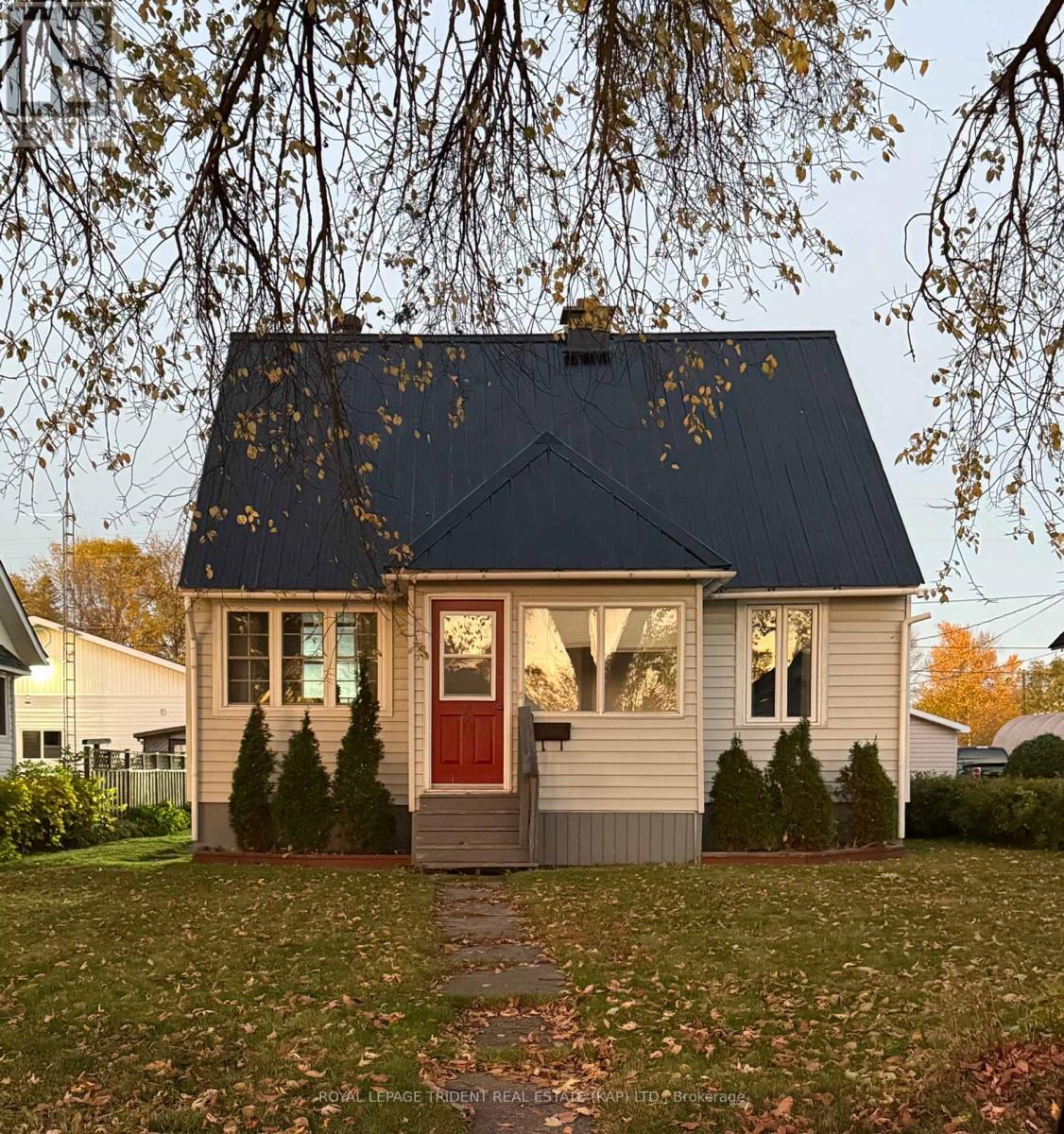 40 Bowman Avenue, Kapuskasing, Ontario  P5N 1N1 - Photo 1 - T12127746