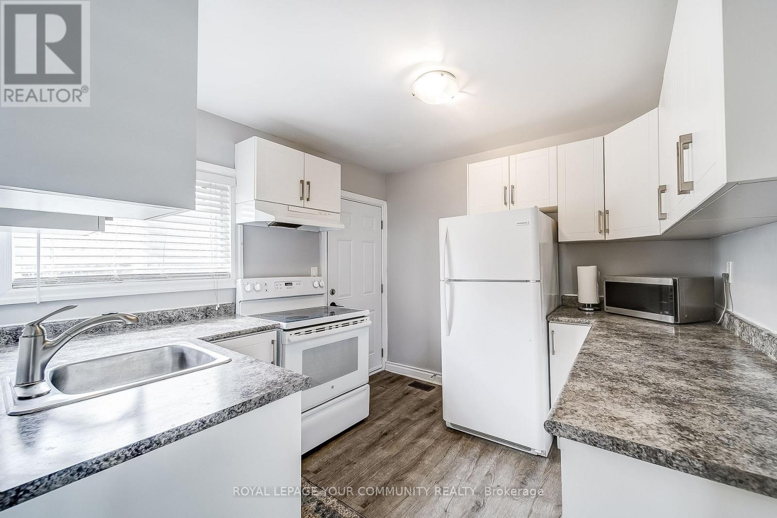 86 Temperance Street, Aurora, Ontario  L4G 2P8 - Photo 5 - N12127539