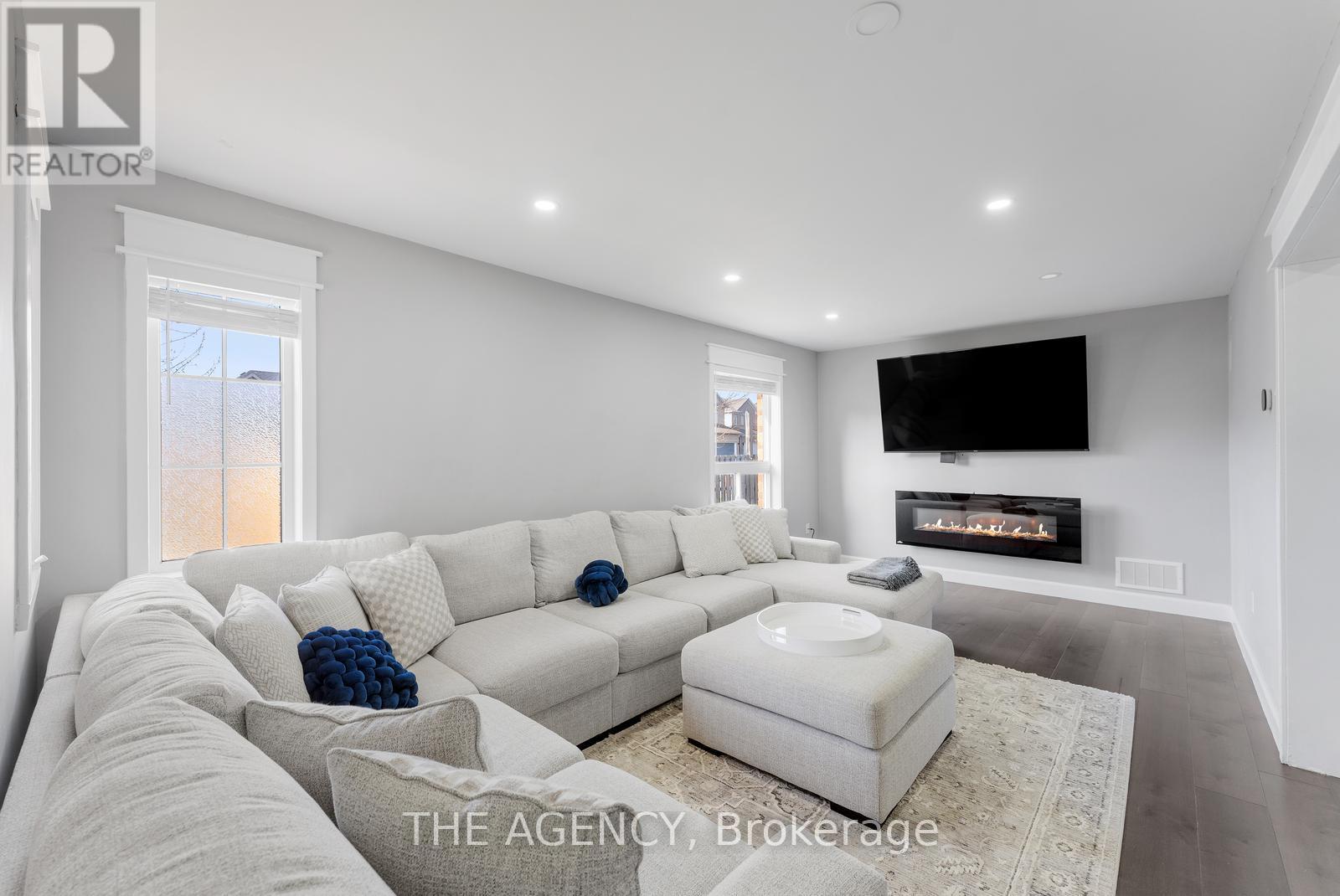 53 Burnaby Drive, Georgina, Ontario  L4P 3Y9 - Photo 8 - N12127586