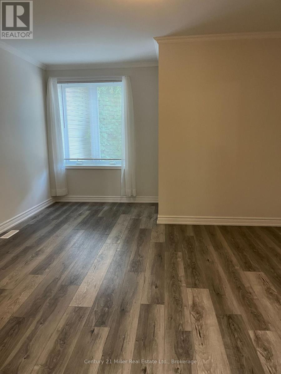 272a Lakeshore Road E, Mississauga, Ontario  L5H 1G6 - Photo 10 - W12127790