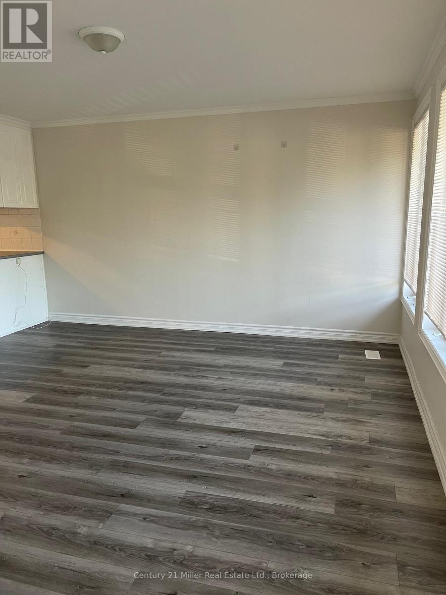 272a Lakeshore Road E, Mississauga, Ontario  L5H 1G6 - Photo 11 - W12127790