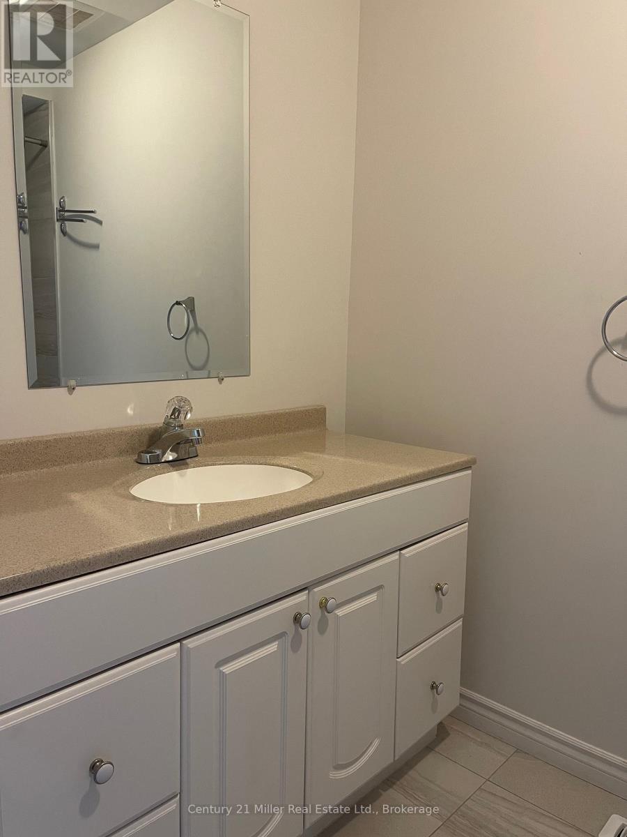 272a Lakeshore Road E, Mississauga, Ontario  L5H 1G6 - Photo 14 - W12127790
