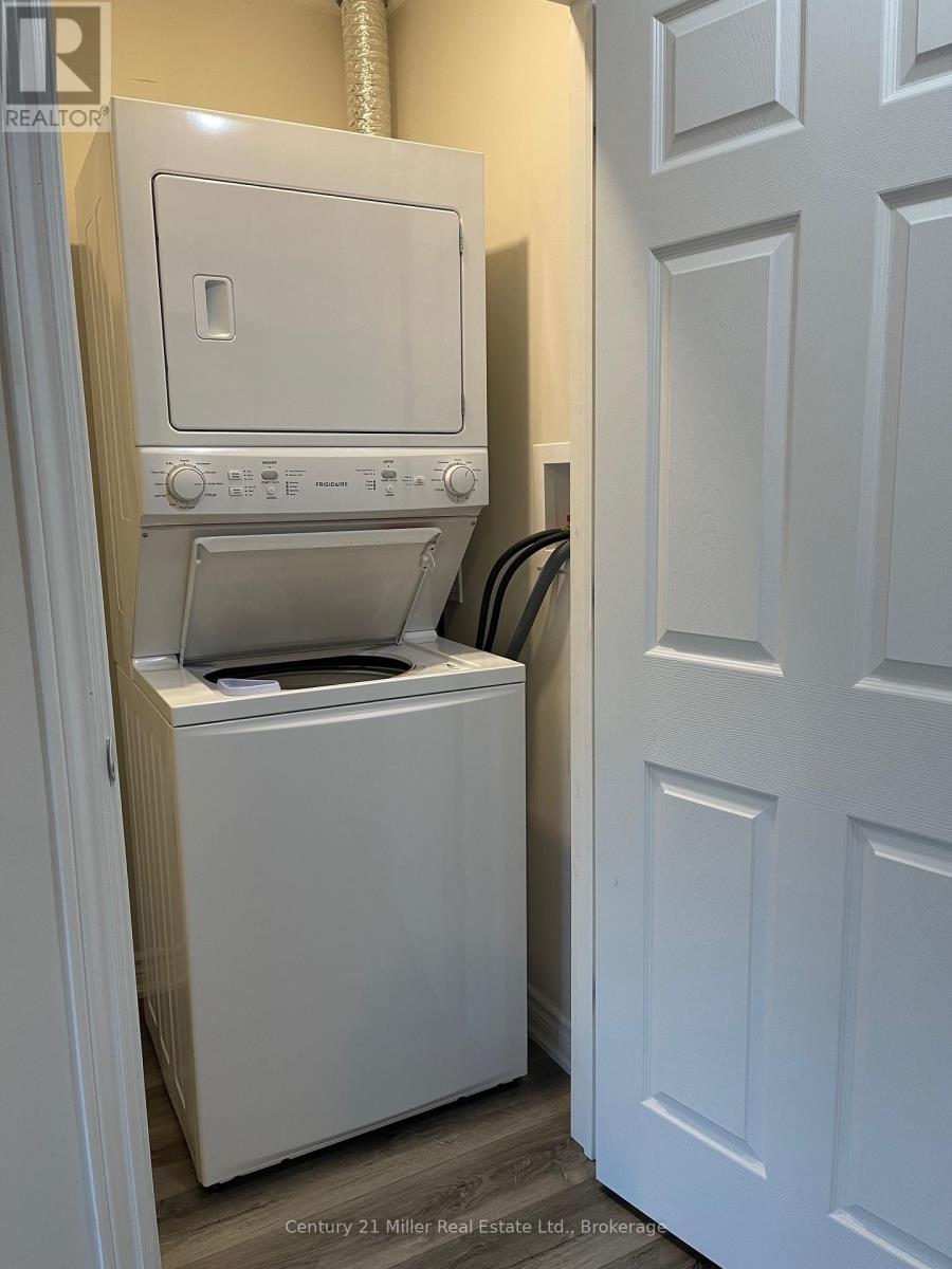 272a Lakeshore Road E, Mississauga, Ontario  L5H 1G6 - Photo 16 - W12127790