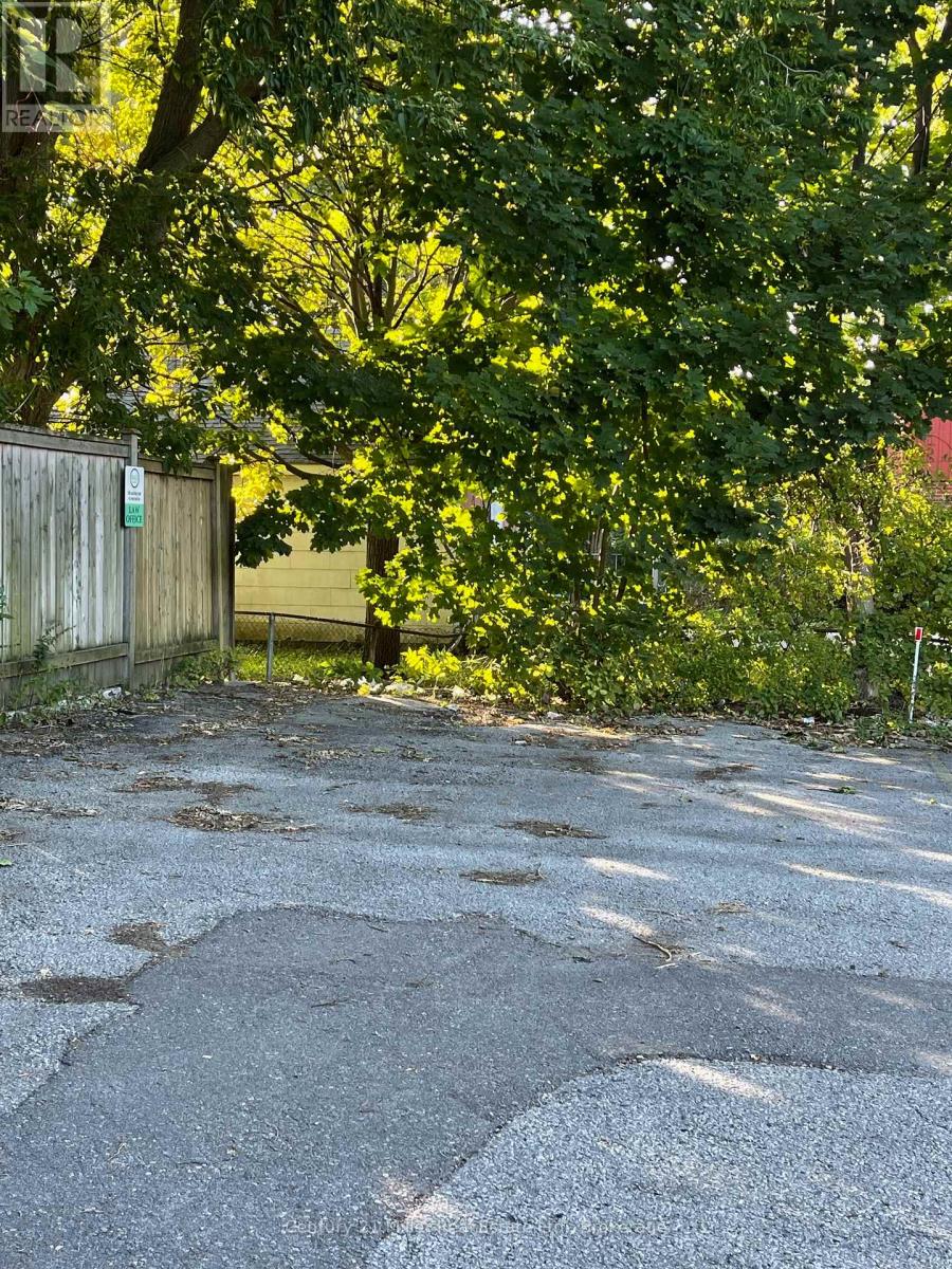 272a Lakeshore Road E, Mississauga, Ontario  L5H 1G6 - Photo 17 - W12127790