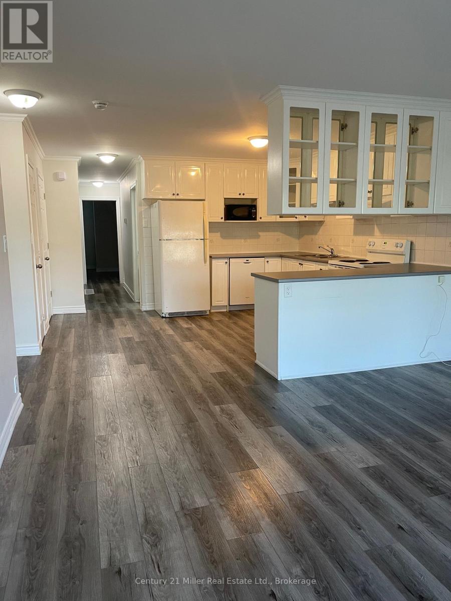 272a Lakeshore Road E, Mississauga, Ontario  L5H 1G6 - Photo 2 - W12127790