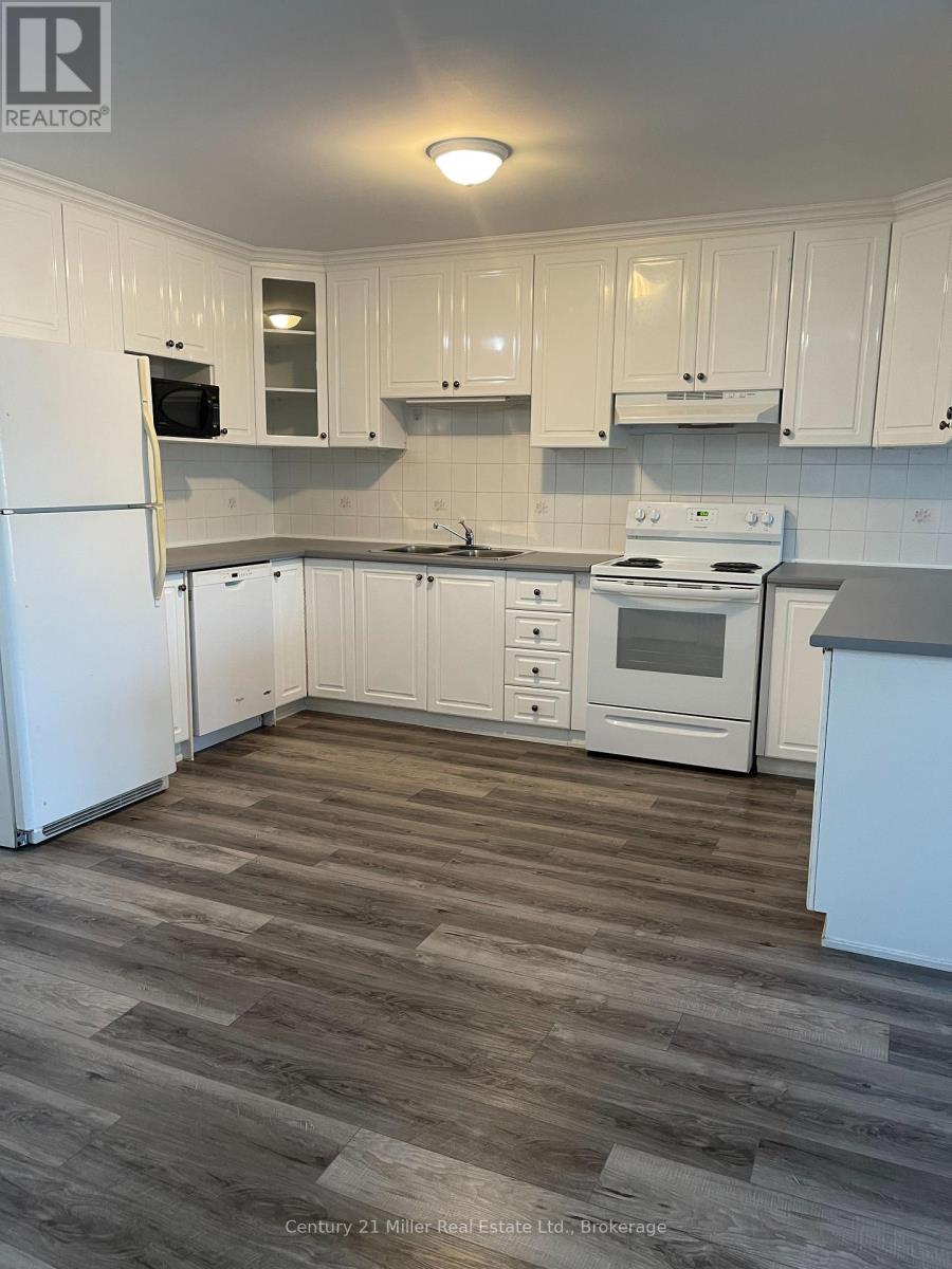 272a Lakeshore Road E, Mississauga, Ontario  L5H 1G6 - Photo 3 - W12127790