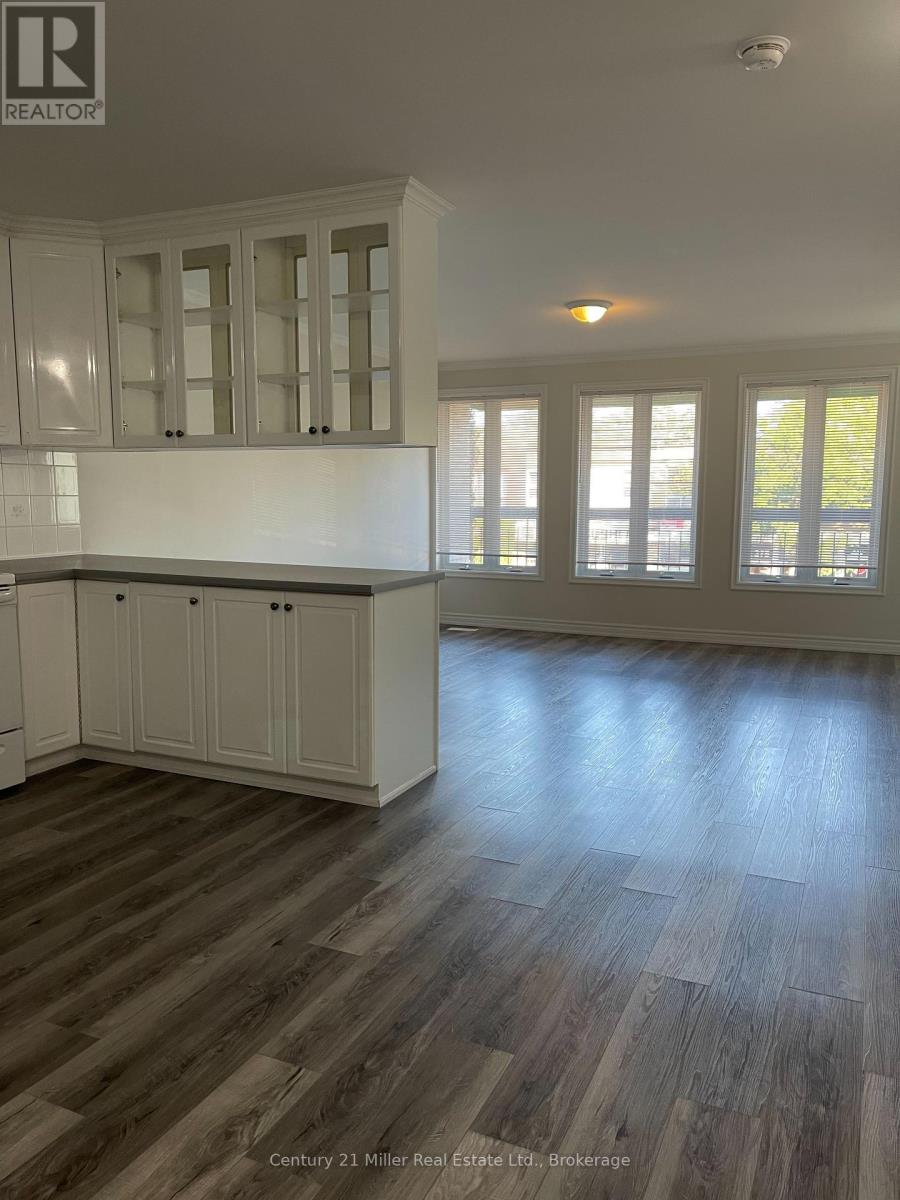 272a Lakeshore Road E, Mississauga, Ontario  L5H 1G6 - Photo 4 - W12127790