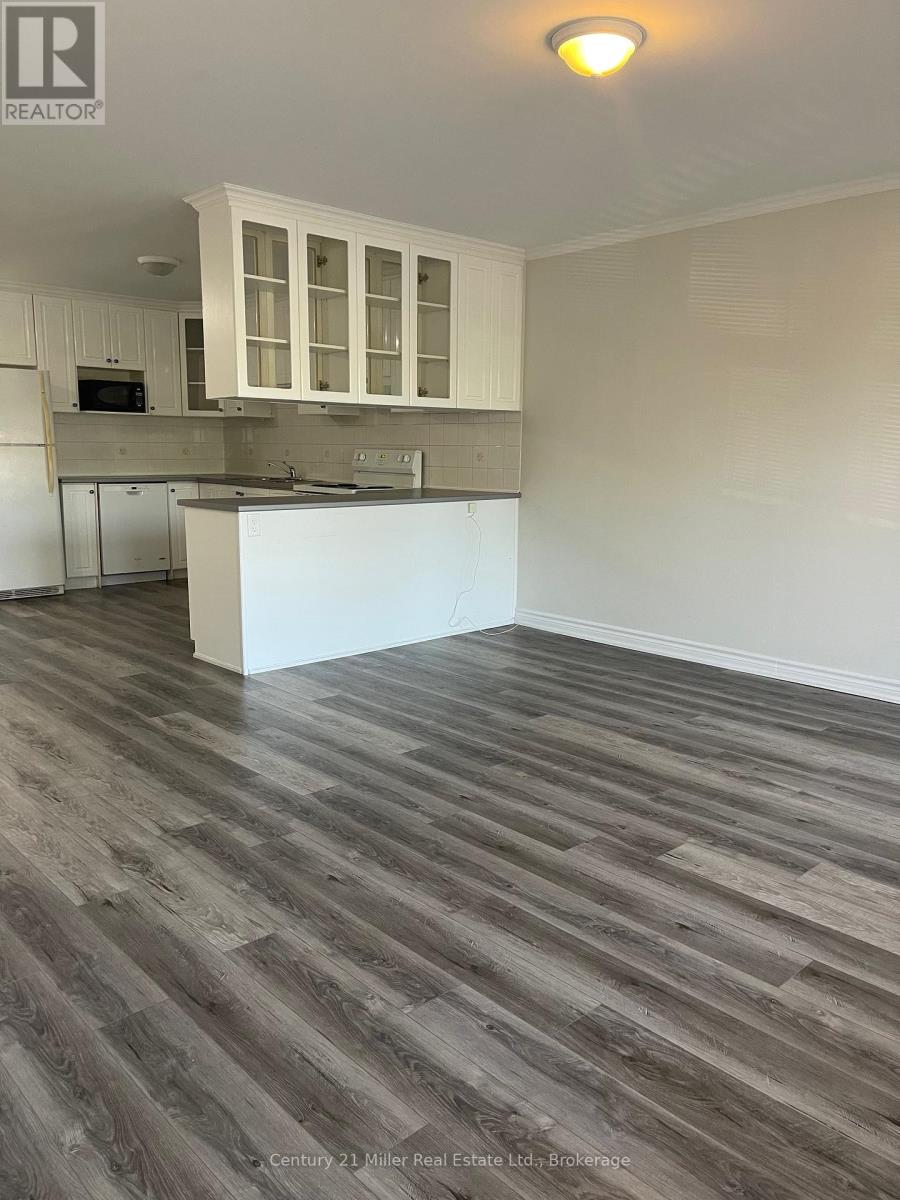272a Lakeshore Road E, Mississauga, Ontario  L5H 1G6 - Photo 5 - W12127790