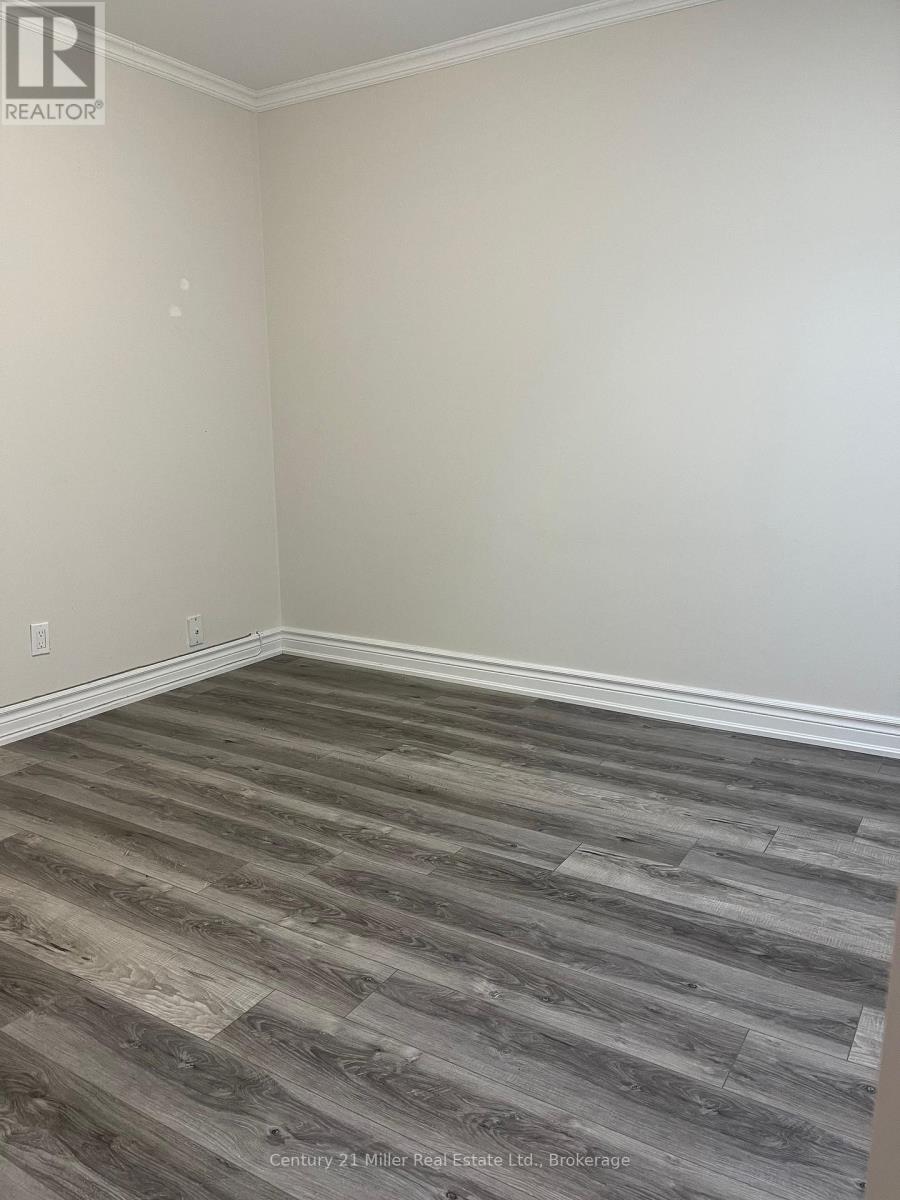 272a Lakeshore Road E, Mississauga, Ontario  L5H 1G6 - Photo 8 - W12127790