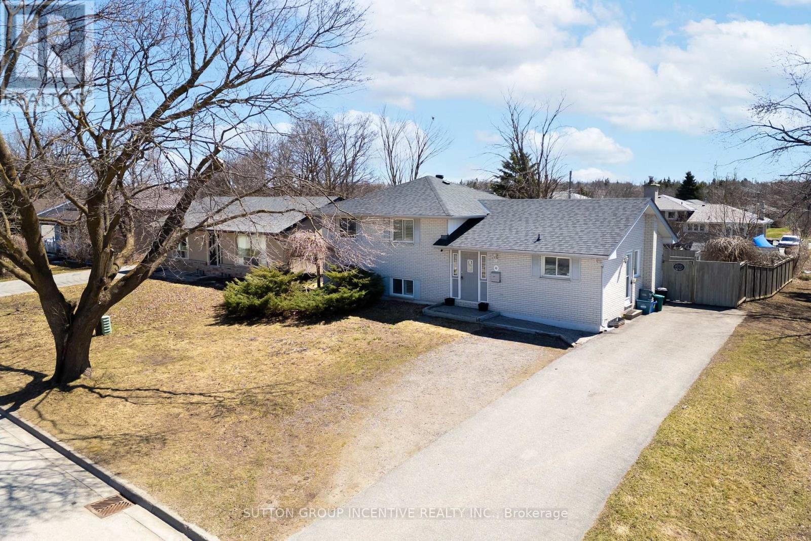 69 Ottaway Avenue, Barrie (Wellington), Ontario  L4M 2X1 - Photo 1 - S12127566