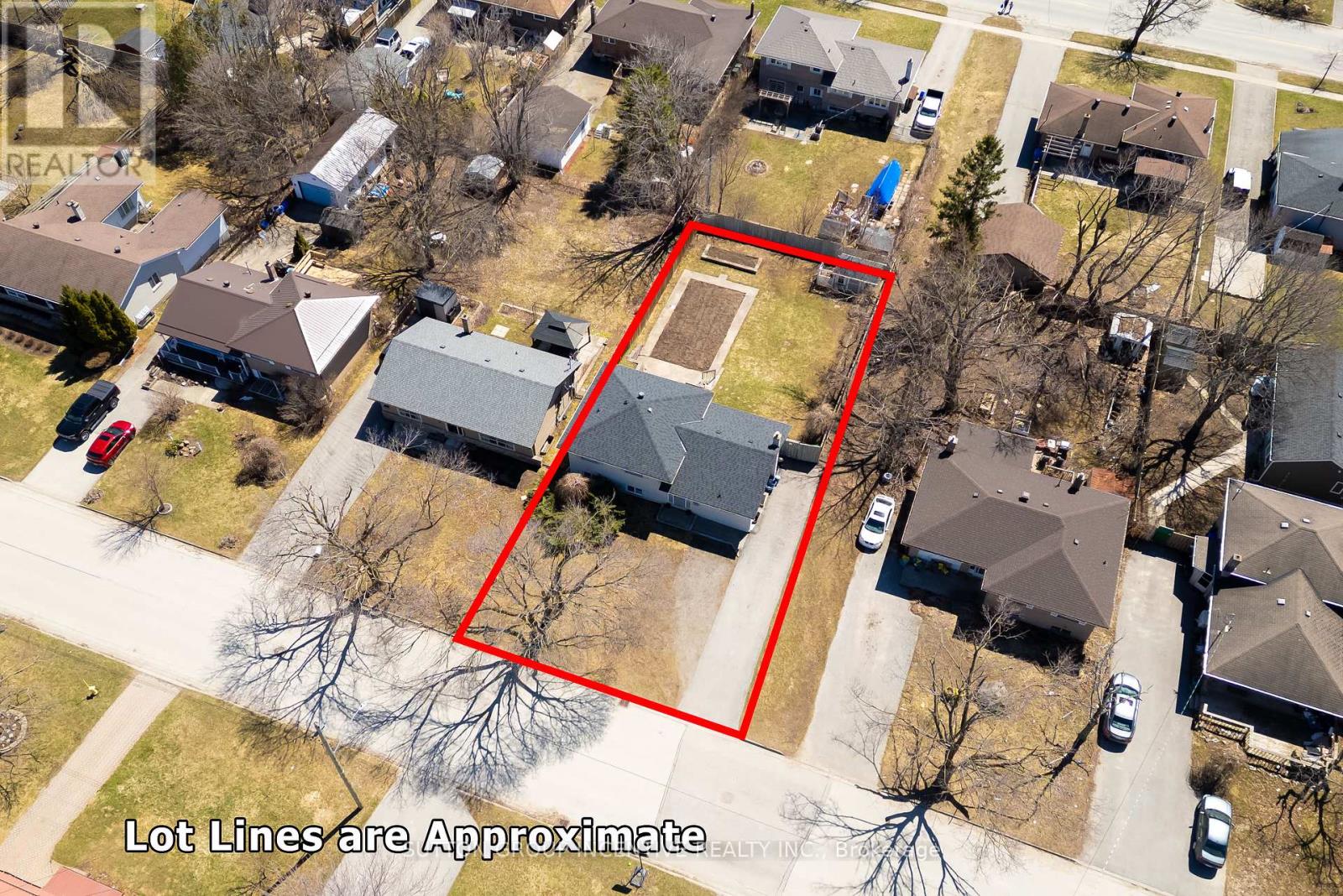 69 Ottaway Avenue, Barrie (Wellington), Ontario  L4M 2X1 - Photo 2 - S12127566