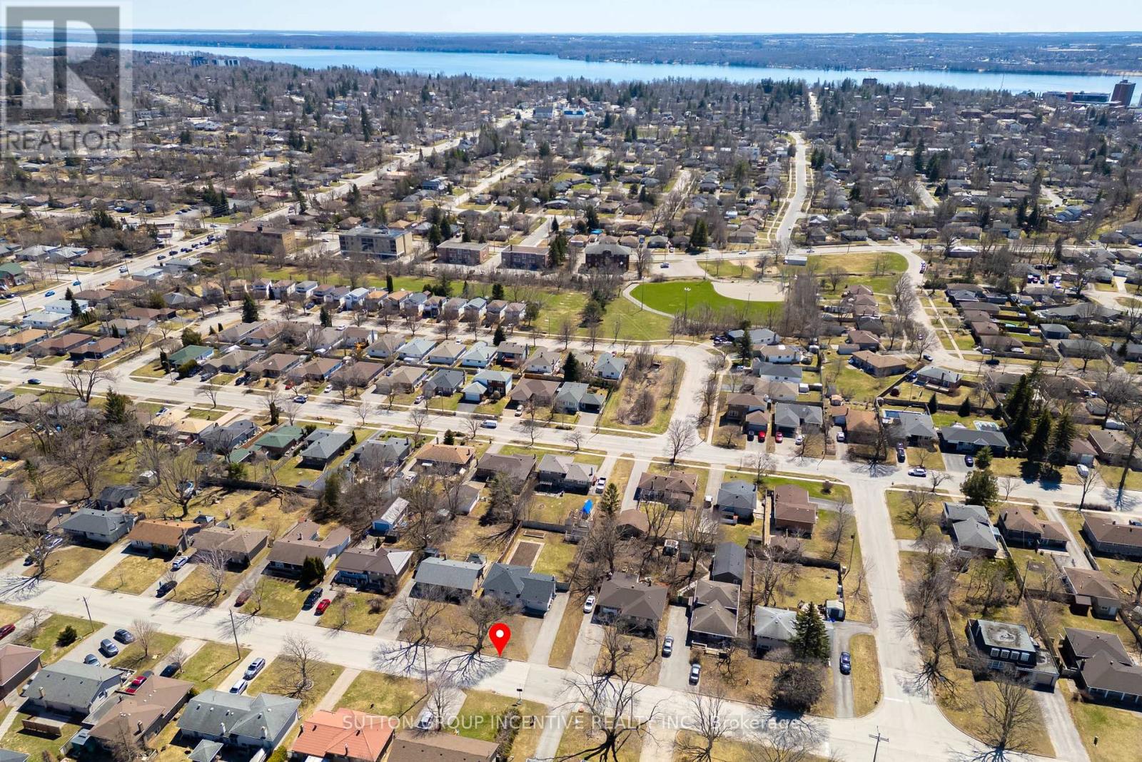 69 Ottaway Avenue, Barrie (Wellington), Ontario  L4M 2X1 - Photo 3 - S12127566