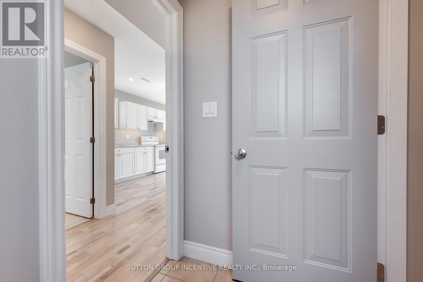 69 Ottaway Avenue, Barrie (Wellington), Ontario  L4M 2X1 - Photo 30 - S12127566