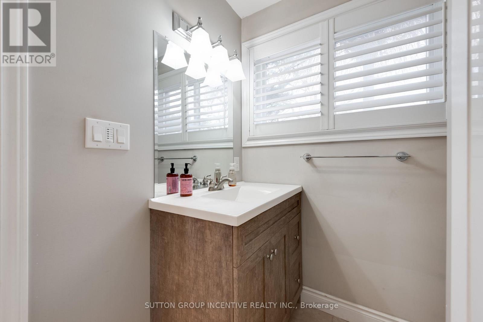 69 Ottaway Avenue, Barrie (Wellington), Ontario  L4M 2X1 - Photo 34 - S12127566