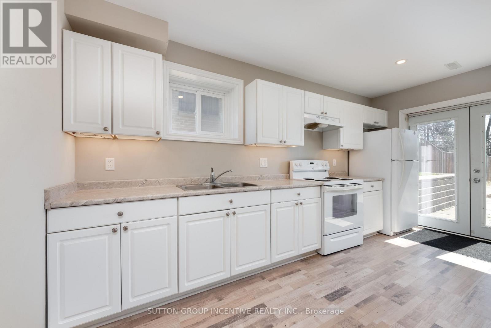 69 Ottaway Avenue, Barrie (Wellington), Ontario  L4M 2X1 - Photo 36 - S12127566