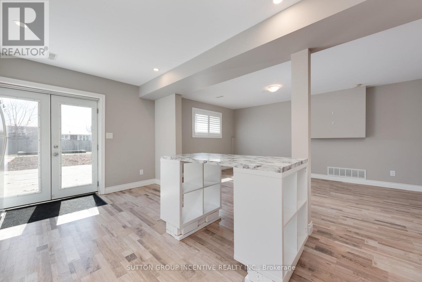 69 Ottaway Avenue, Barrie (Wellington), Ontario  L4M 2X1 - Photo 37 - S12127566