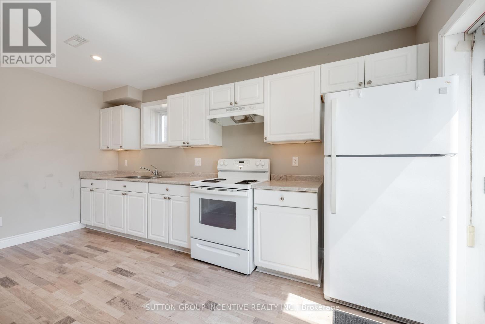 69 Ottaway Avenue, Barrie (Wellington), Ontario  L4M 2X1 - Photo 38 - S12127566