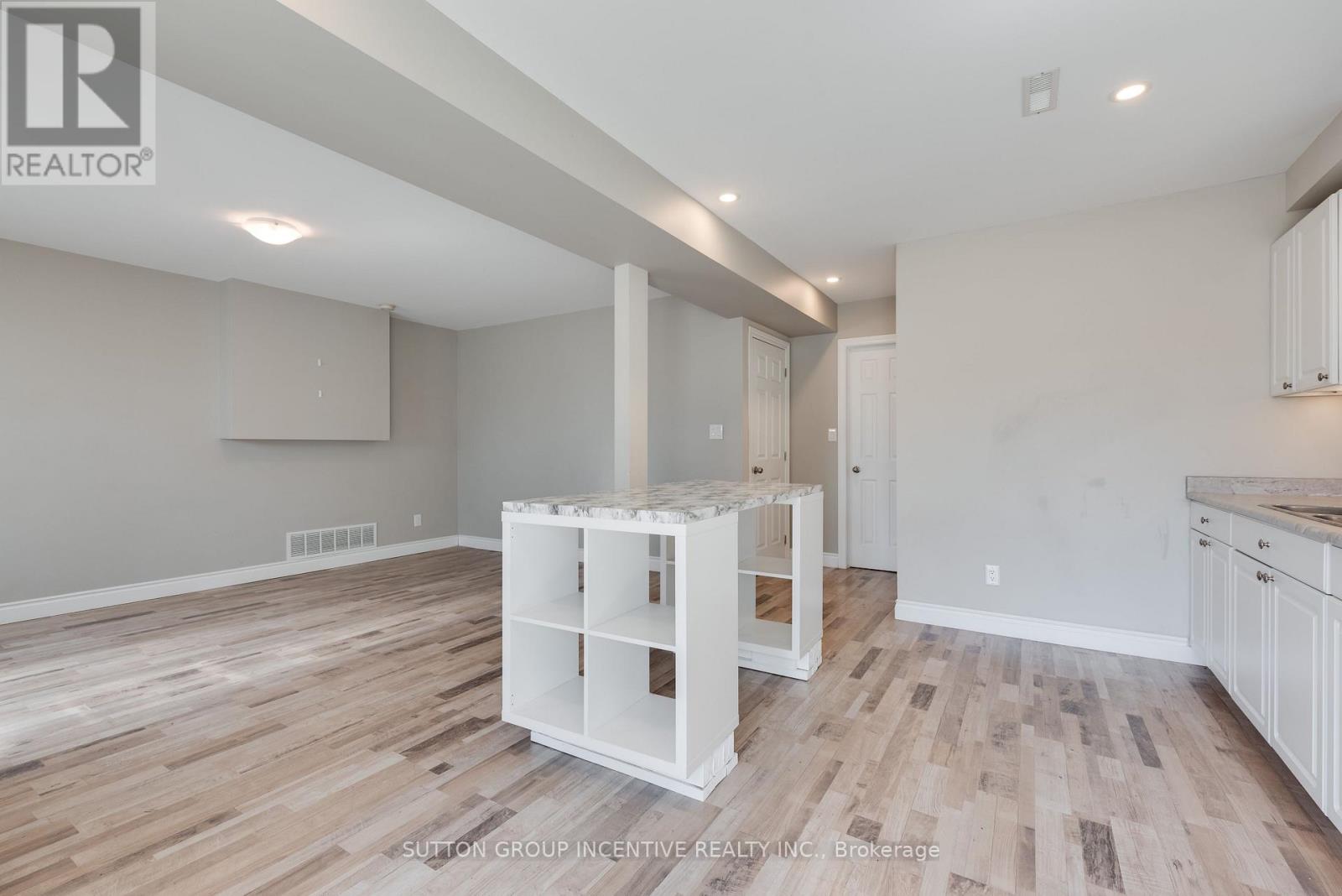 69 Ottaway Avenue, Barrie (Wellington), Ontario  L4M 2X1 - Photo 39 - S12127566