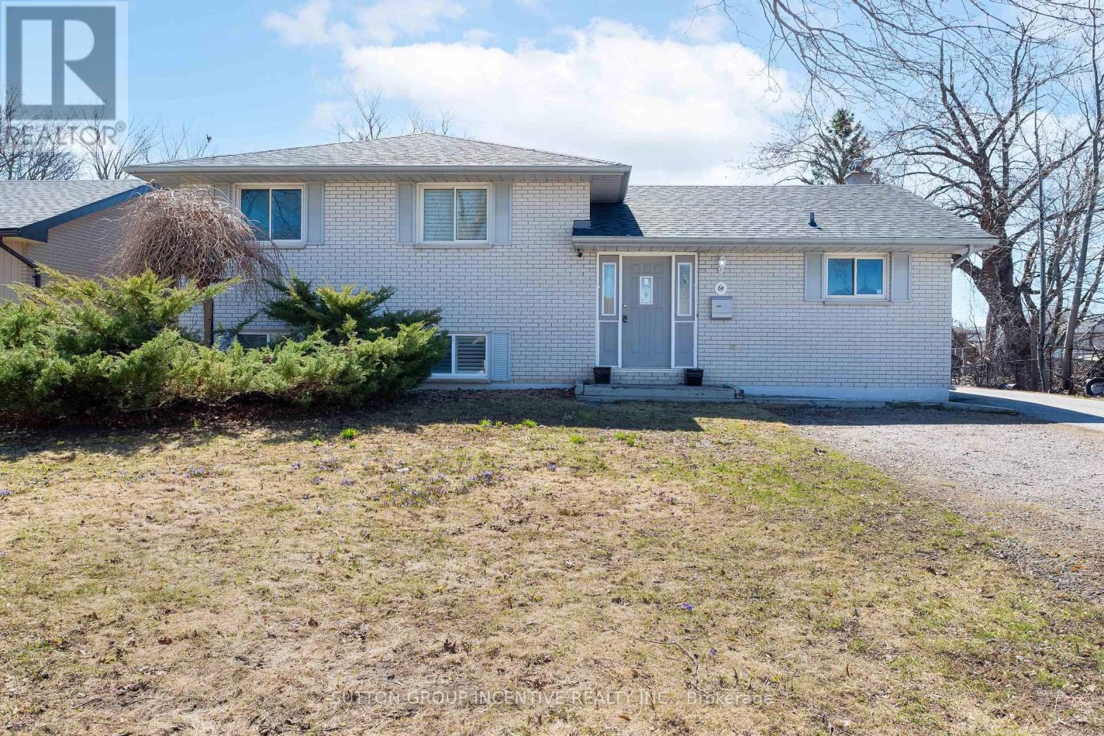69 Ottaway Avenue, Barrie (Wellington), Ontario  L4M 2X1 - Photo 5 - S12127566