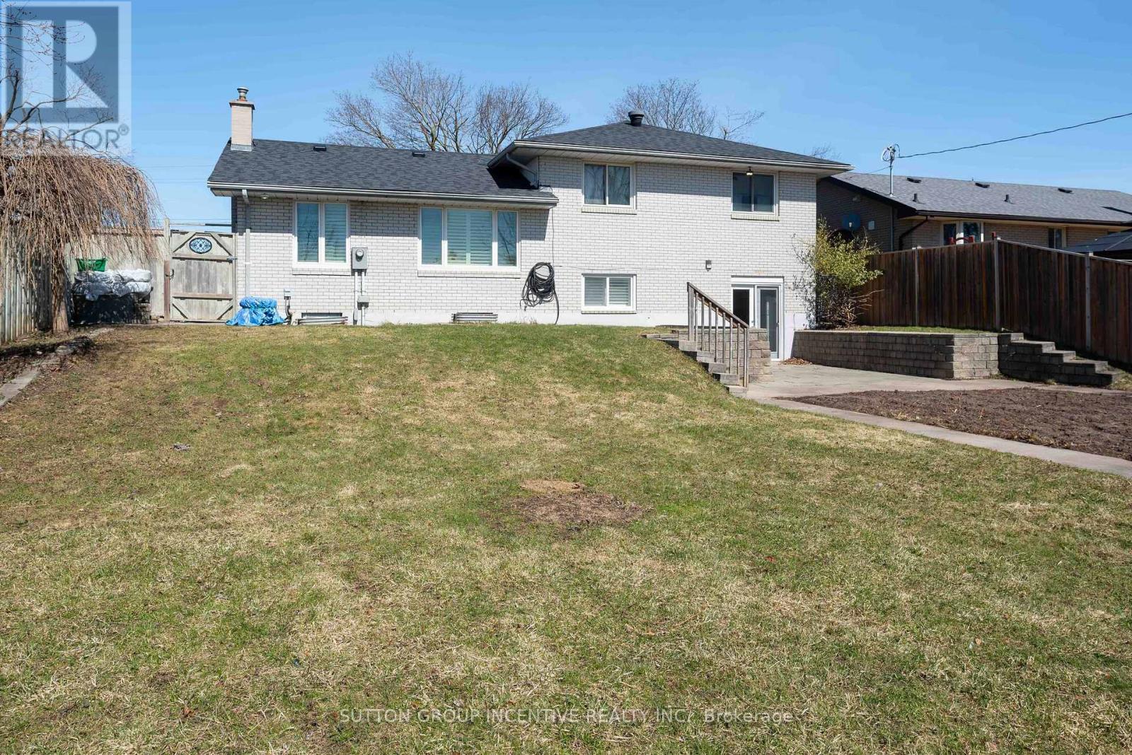 69 Ottaway Avenue, Barrie (Wellington), Ontario  L4M 2X1 - Photo 7 - S12127566