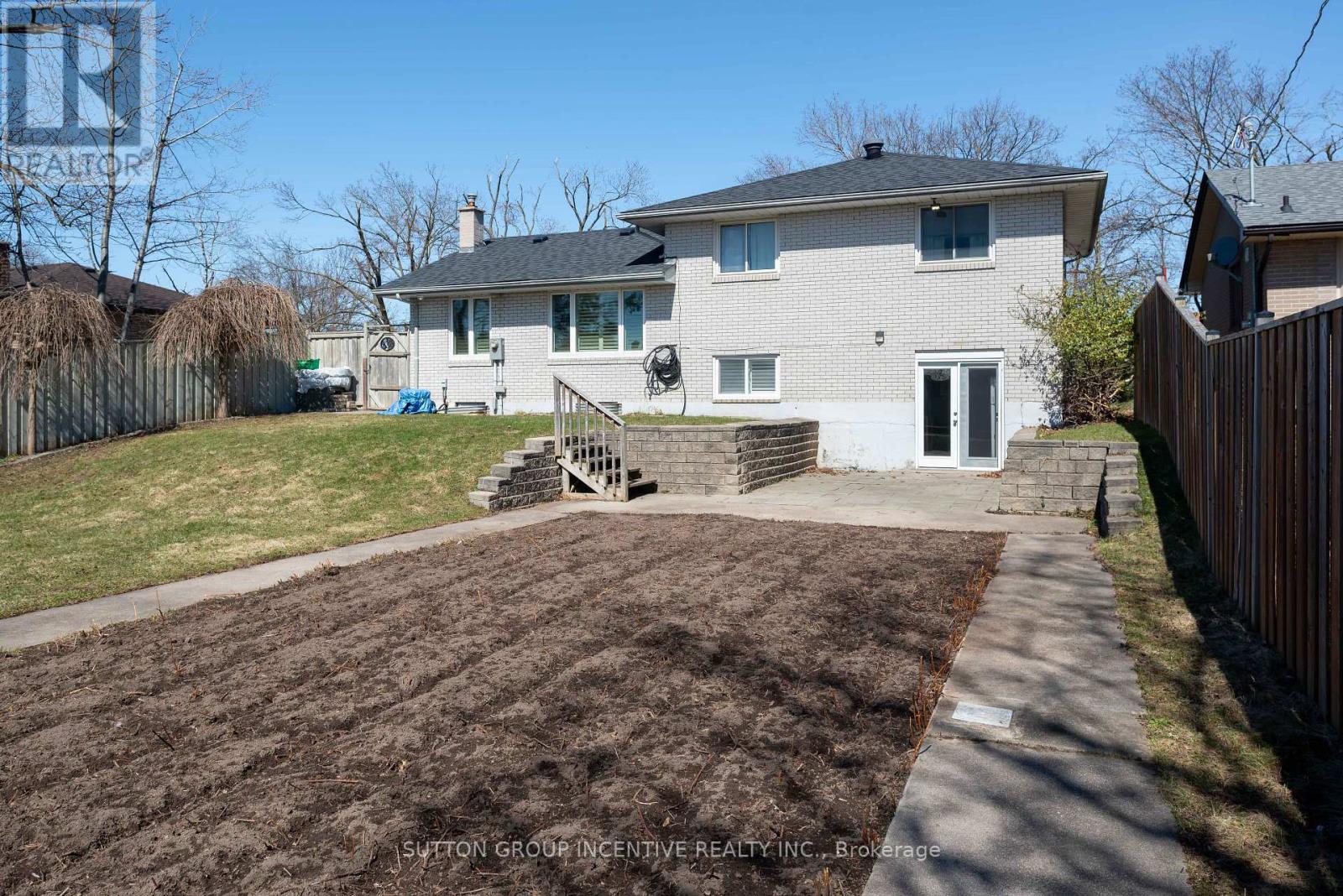 69 Ottaway Avenue, Barrie (Wellington), Ontario  L4M 2X1 - Photo 8 - S12127566