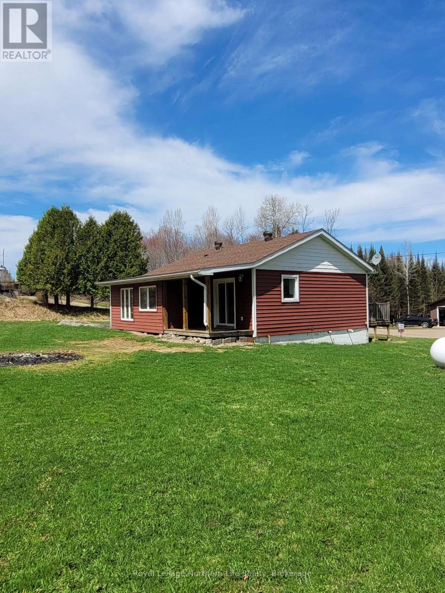 38 Montreuil Road, Mattawan, Ontario  P0H 1V0 - Photo 6 - X12127653