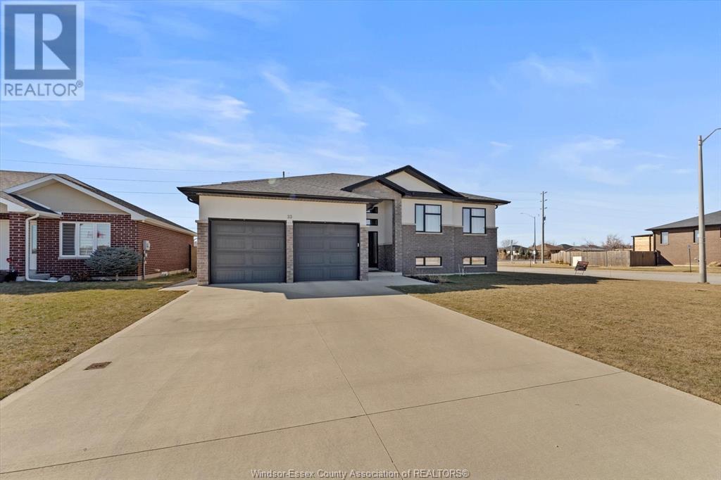 Property at 33 SUNNINGDALE DRIVE image 4