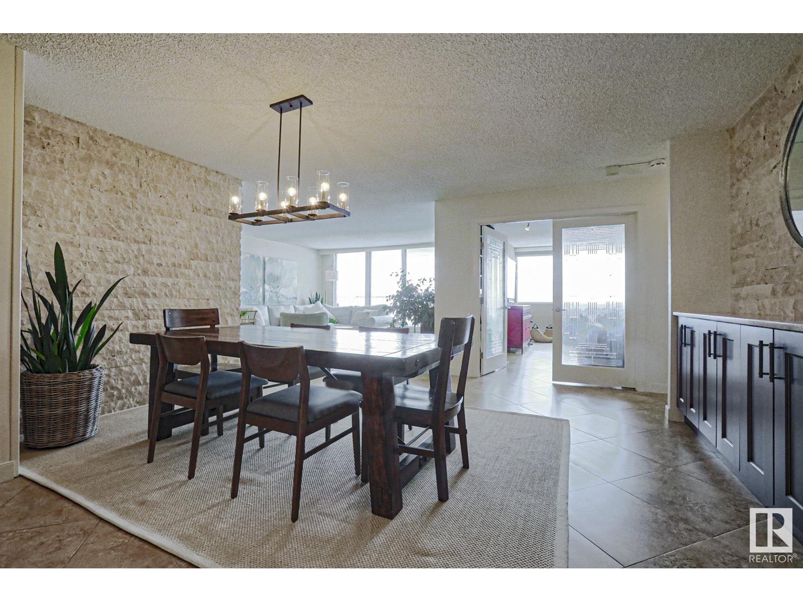 #702 9923 103 St Nw, Edmonton, Alberta  T5K 2J3 - Photo 3 - E4429788