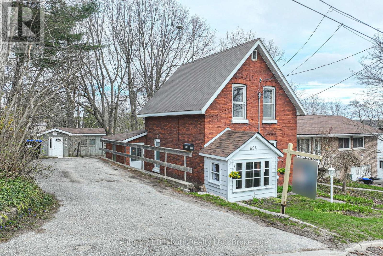 Property at 694 QUEBEC STREET image 2