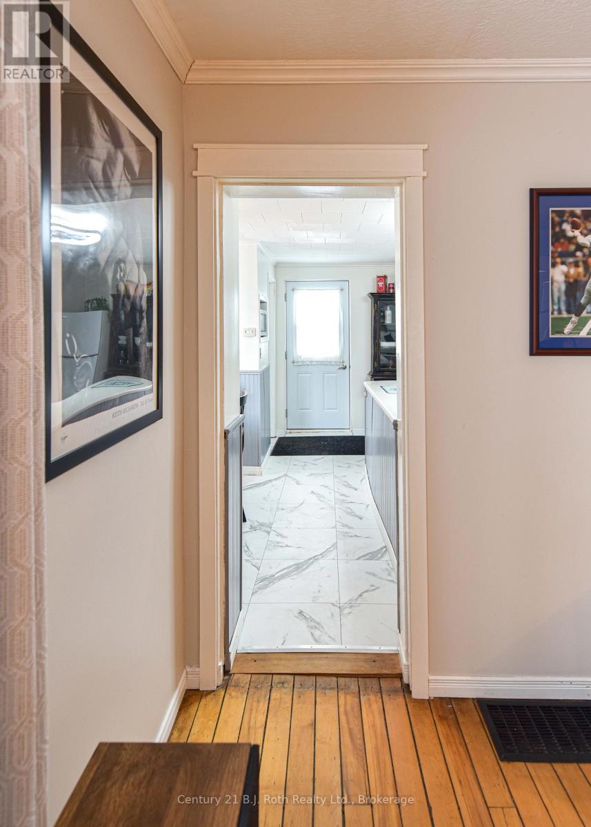 Property at 694 QUEBEC STREET image 4