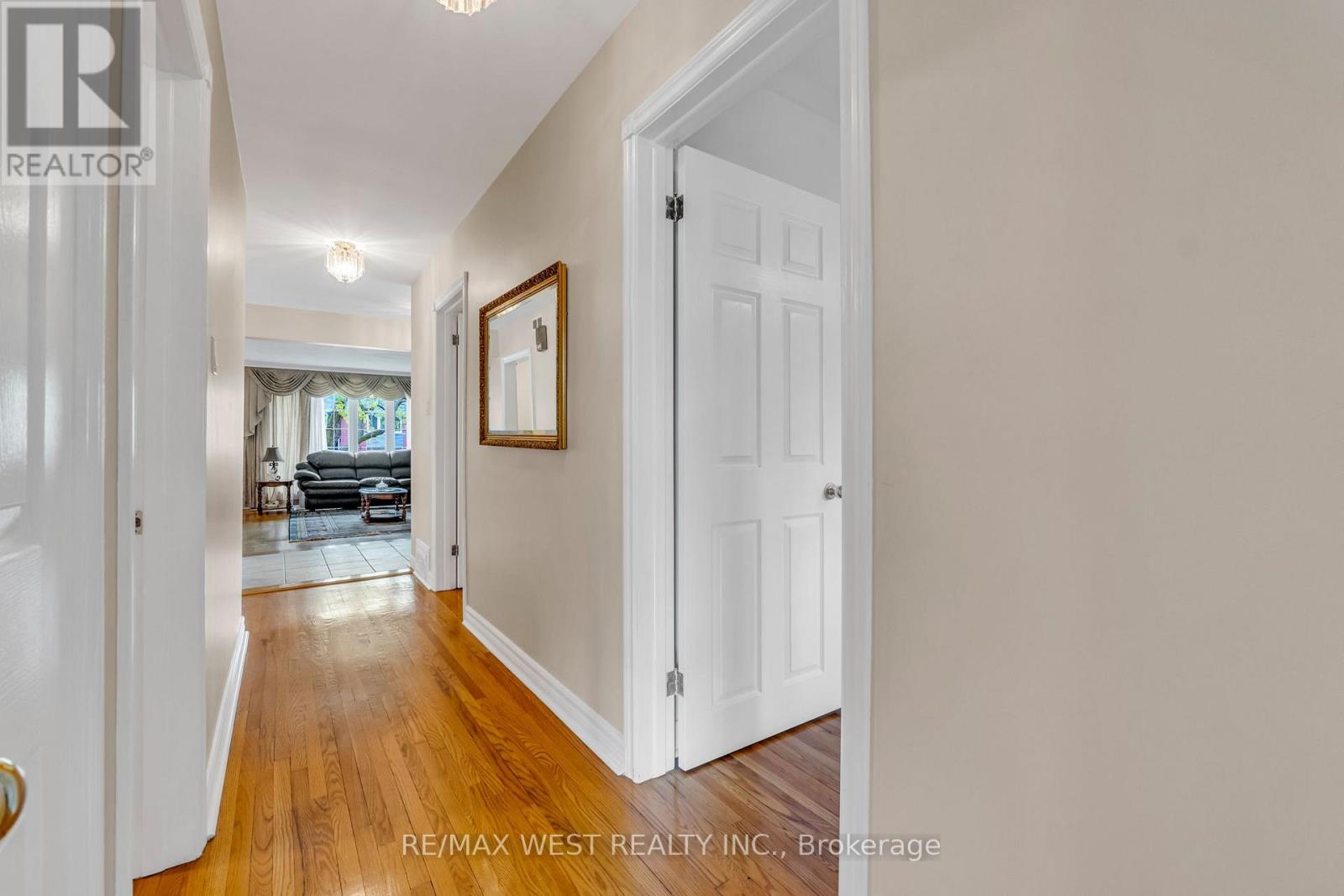 15 Breadner Drive, Toronto, Ontario  M9R 3M3 - Photo 24 - W12127556